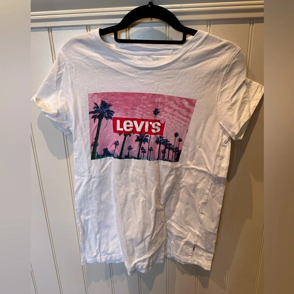 LEVI’S Ladies Women’s Size Small White Tee Shirt Red Blue Palm Tree Logo - Picture 2 of 4